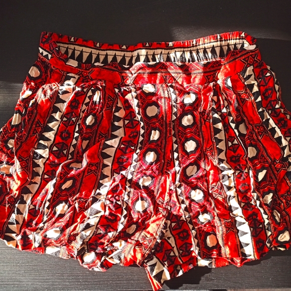 Orange short with patterna - Picture 2 of 2